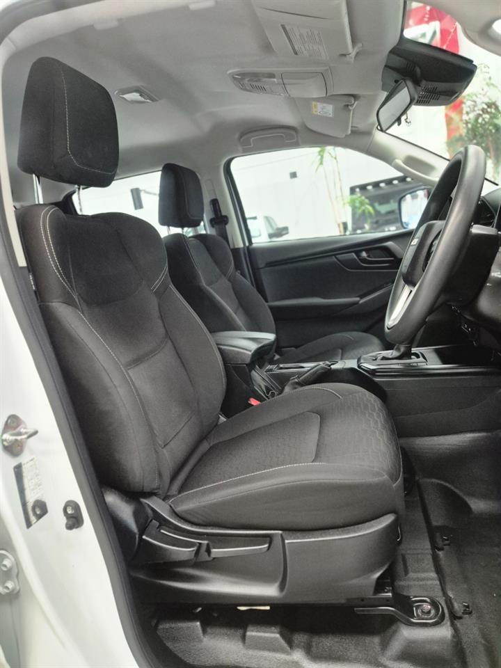2023 Isuzu D-Max thumbnail