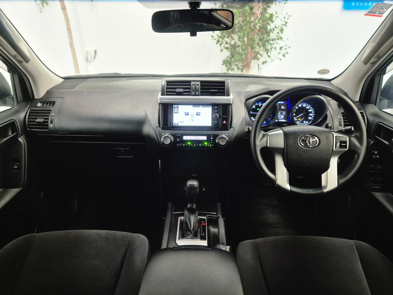 2016 Toyota Landcruiser thumbnail