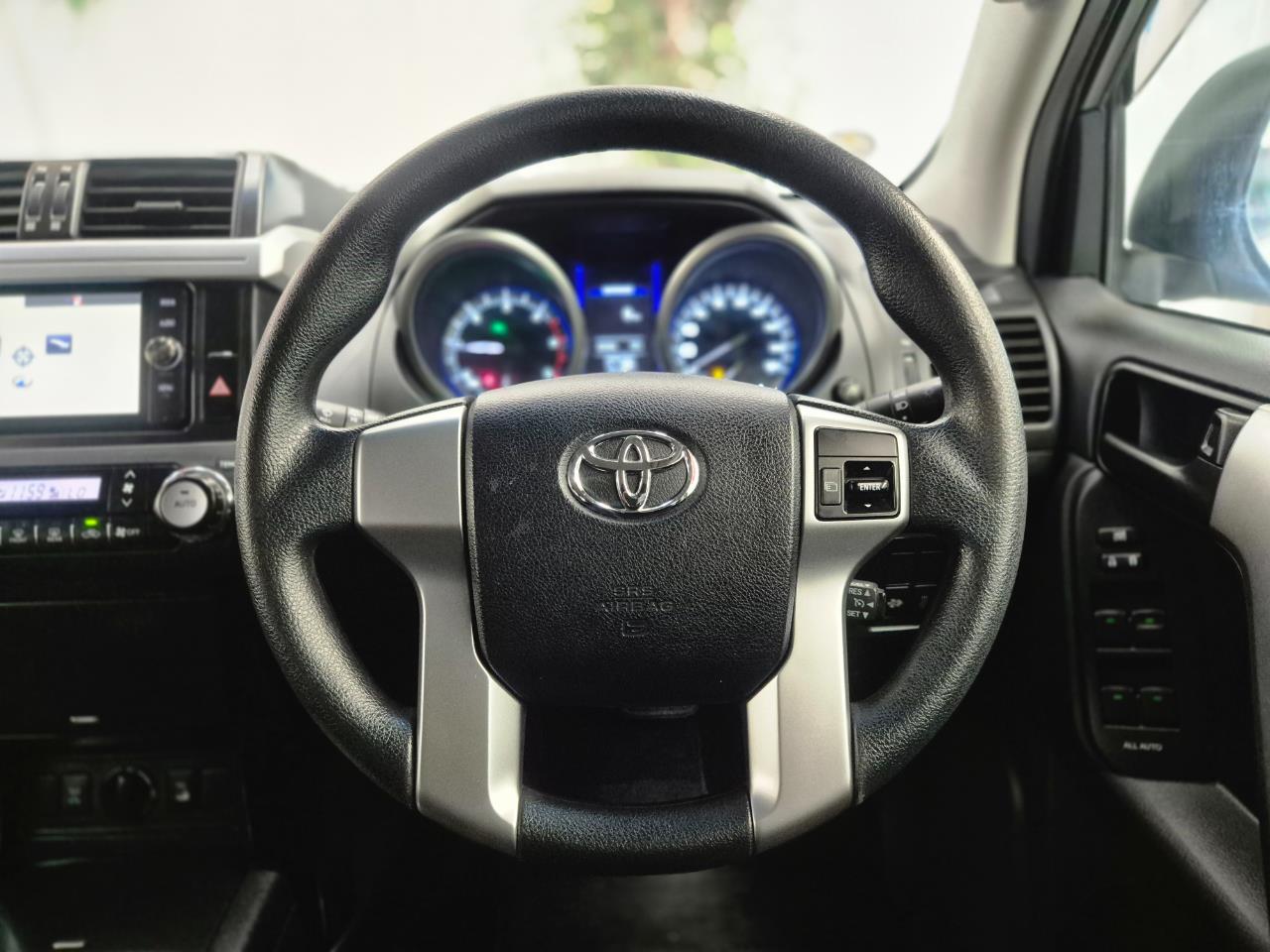 2016 Toyota Landcruiser thumbnail