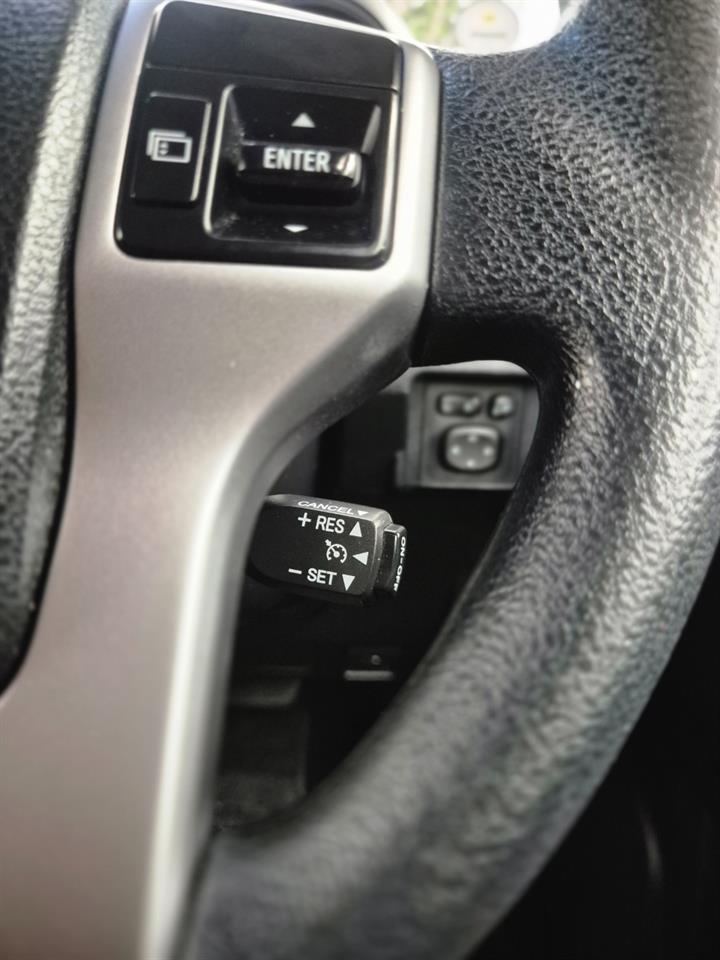 2016 Toyota Landcruiser thumbnail