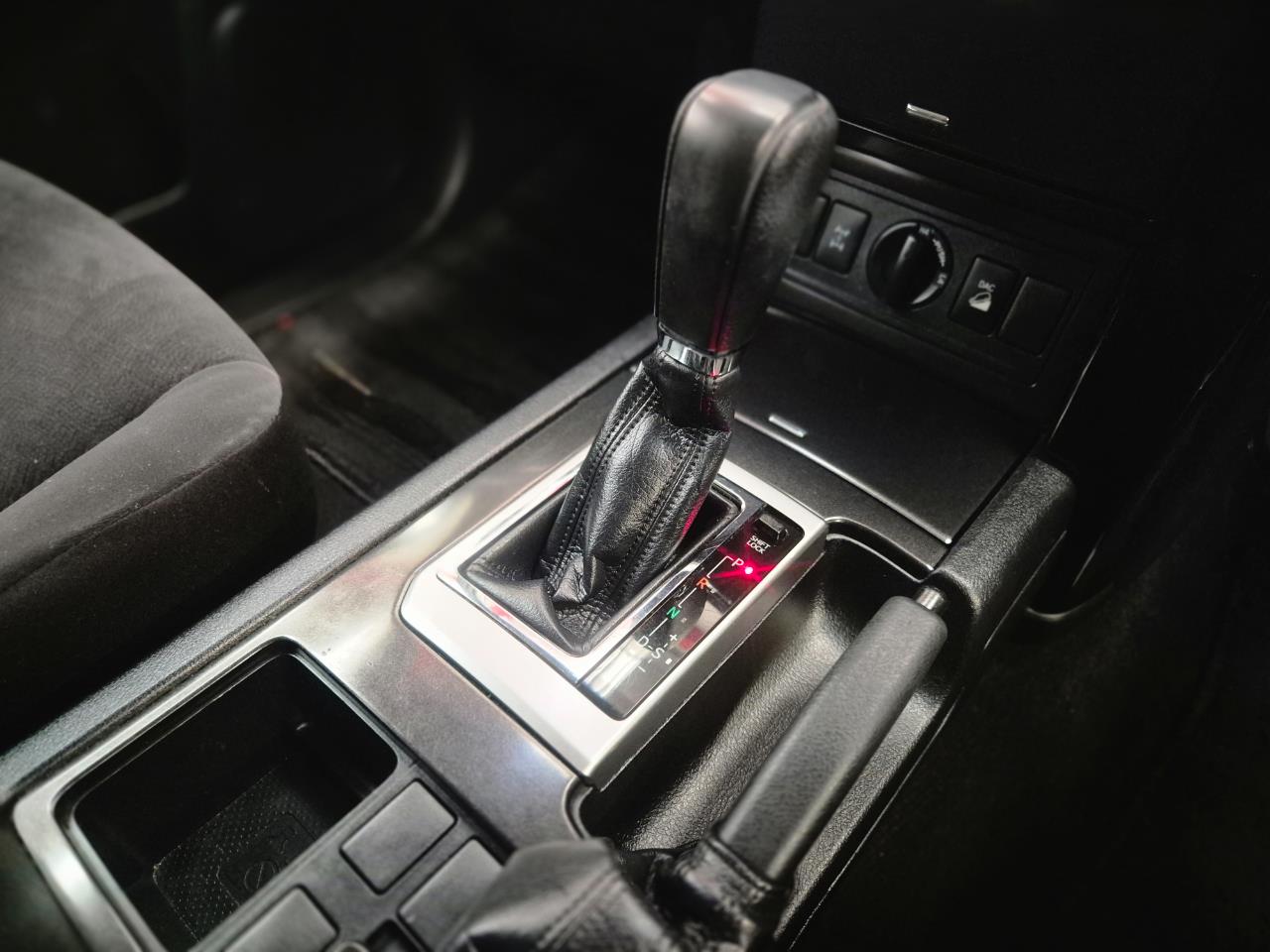 2016 Toyota Landcruiser thumbnail