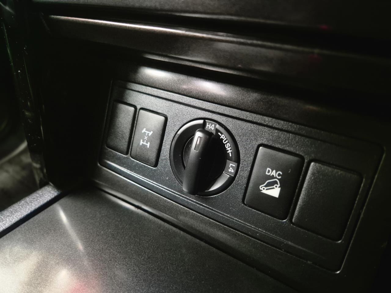 2016 Toyota Landcruiser thumbnail