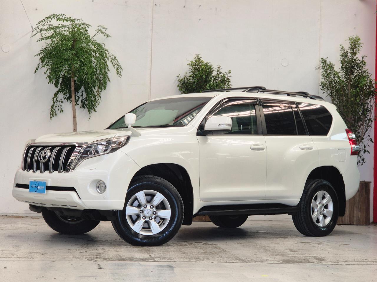 2016 Toyota Landcruiser thumbnail