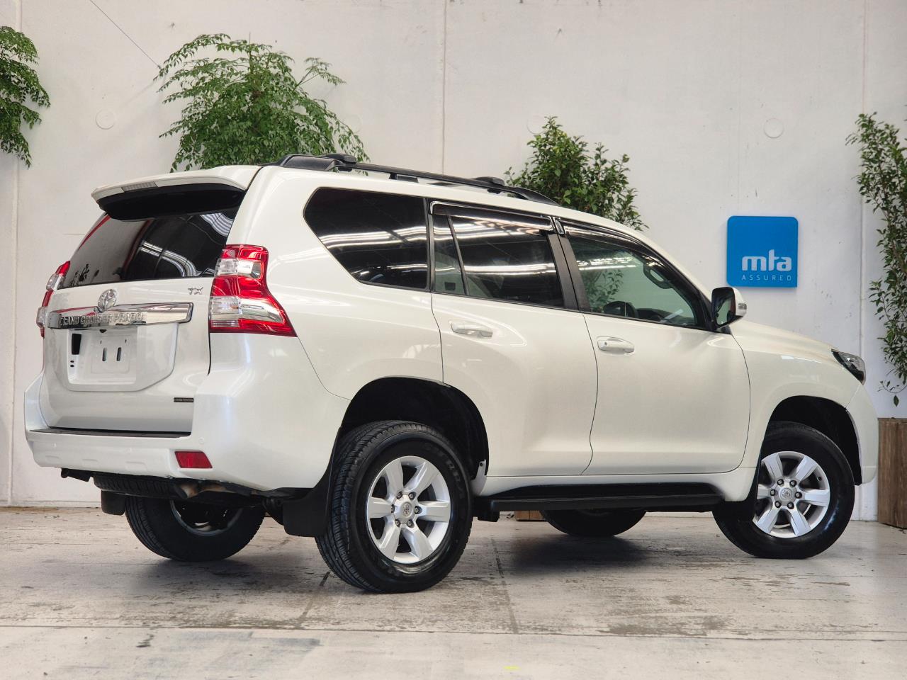 2016 Toyota Landcruiser thumbnail