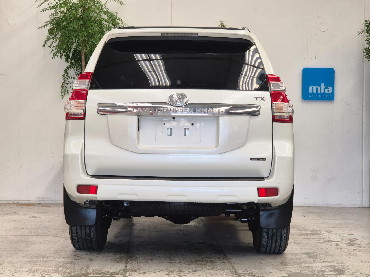 2016 Toyota Landcruiser thumbnail
