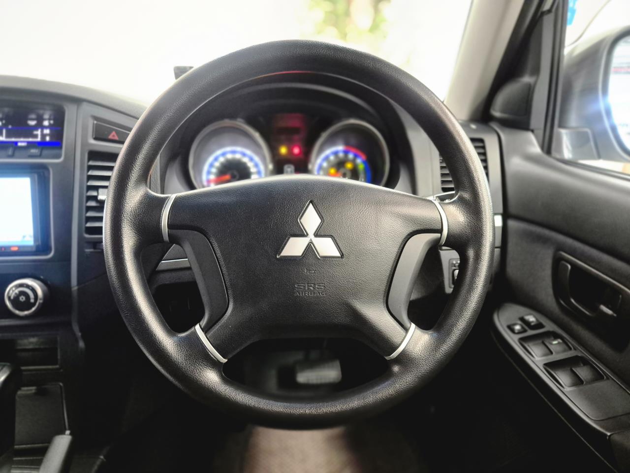 2010 Mitsubishi Pajero thumbnail