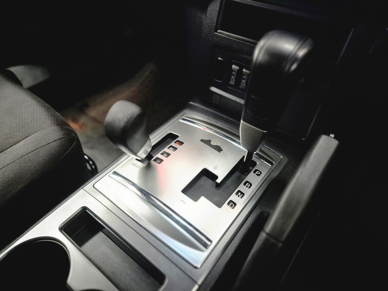 2010 Mitsubishi Pajero thumbnail