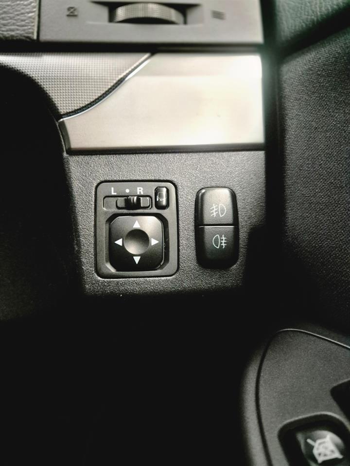 2010 Mitsubishi Pajero thumbnail