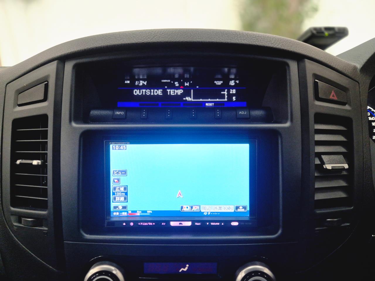 2010 Mitsubishi Pajero thumbnail