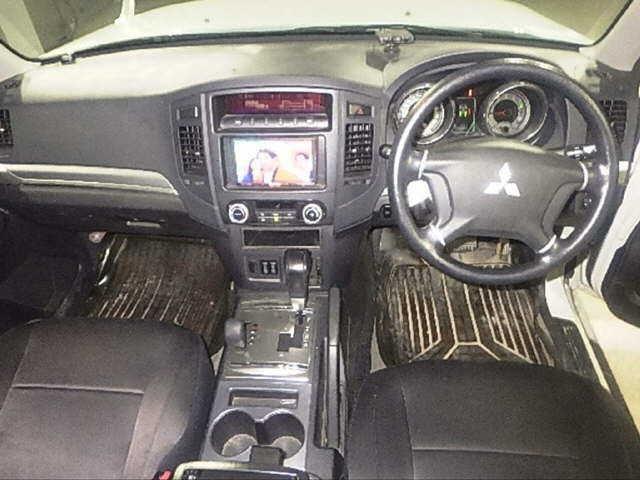2010 Mitsubishi Pajero thumbnail