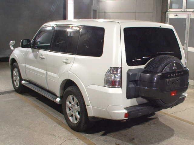 2010 Mitsubishi Pajero thumbnail