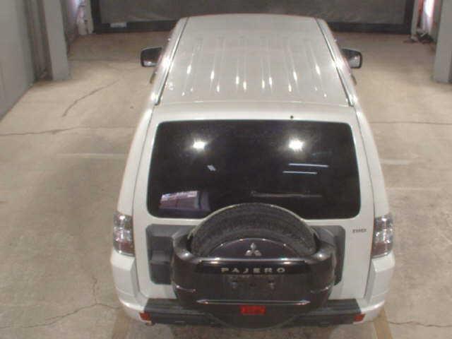 2010 Mitsubishi Pajero thumbnail