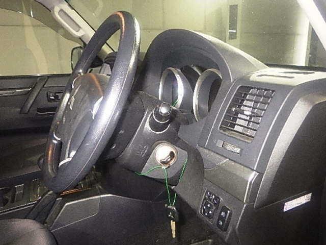 2010 Mitsubishi Pajero thumbnail