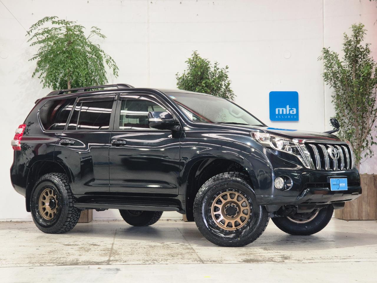 2016 Toyota Landcruiser thumbnail