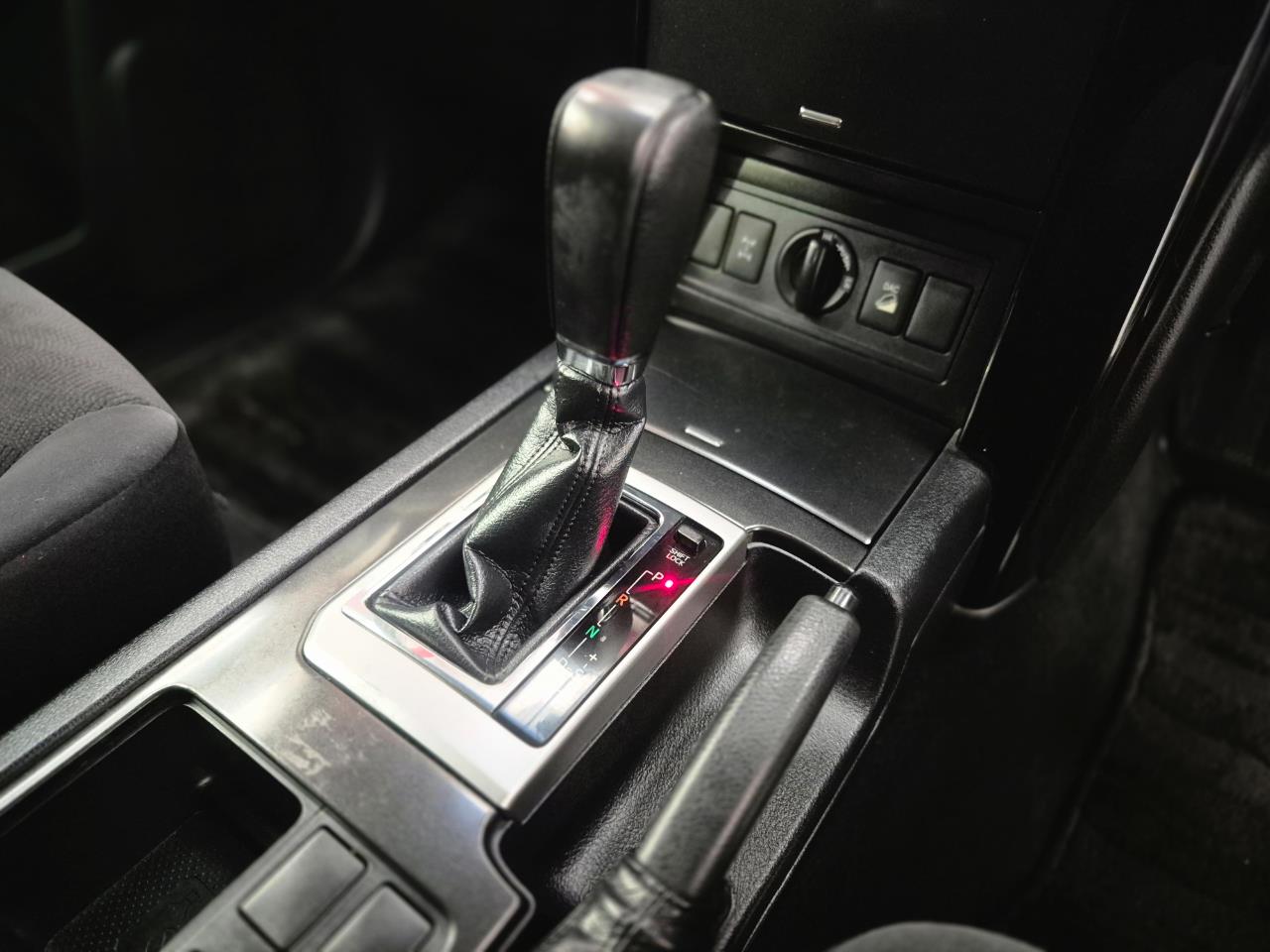 2016 Toyota Landcruiser thumbnail