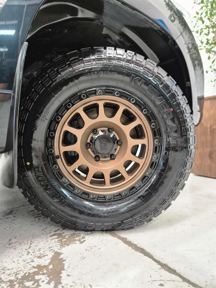2016 Toyota Landcruiser thumbnail