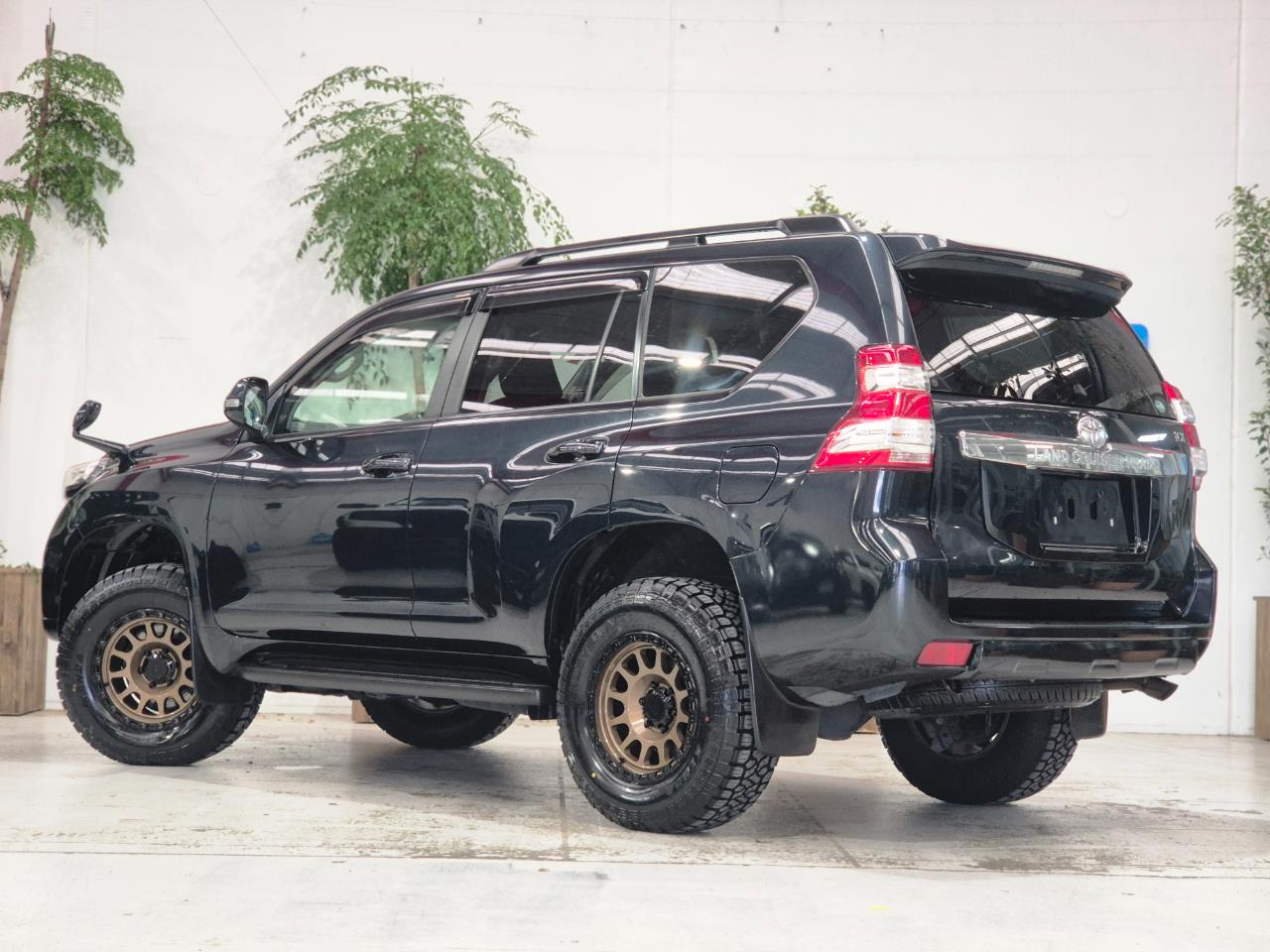 2016 Toyota Landcruiser thumbnail