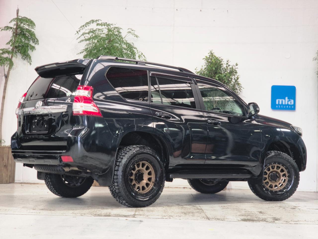 2016 Toyota Landcruiser thumbnail