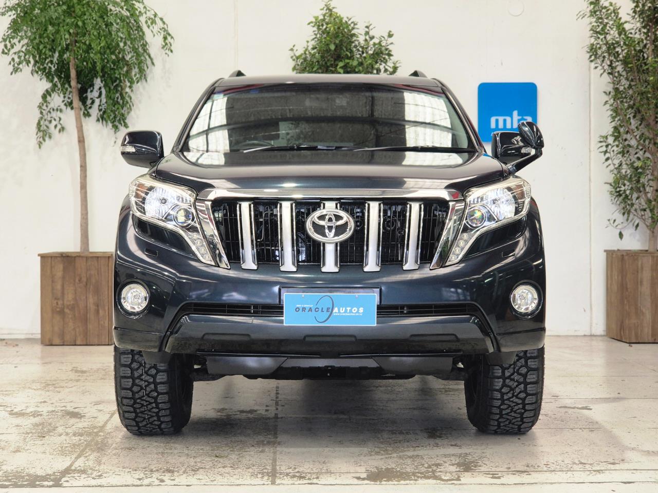 2016 Toyota Landcruiser thumbnail