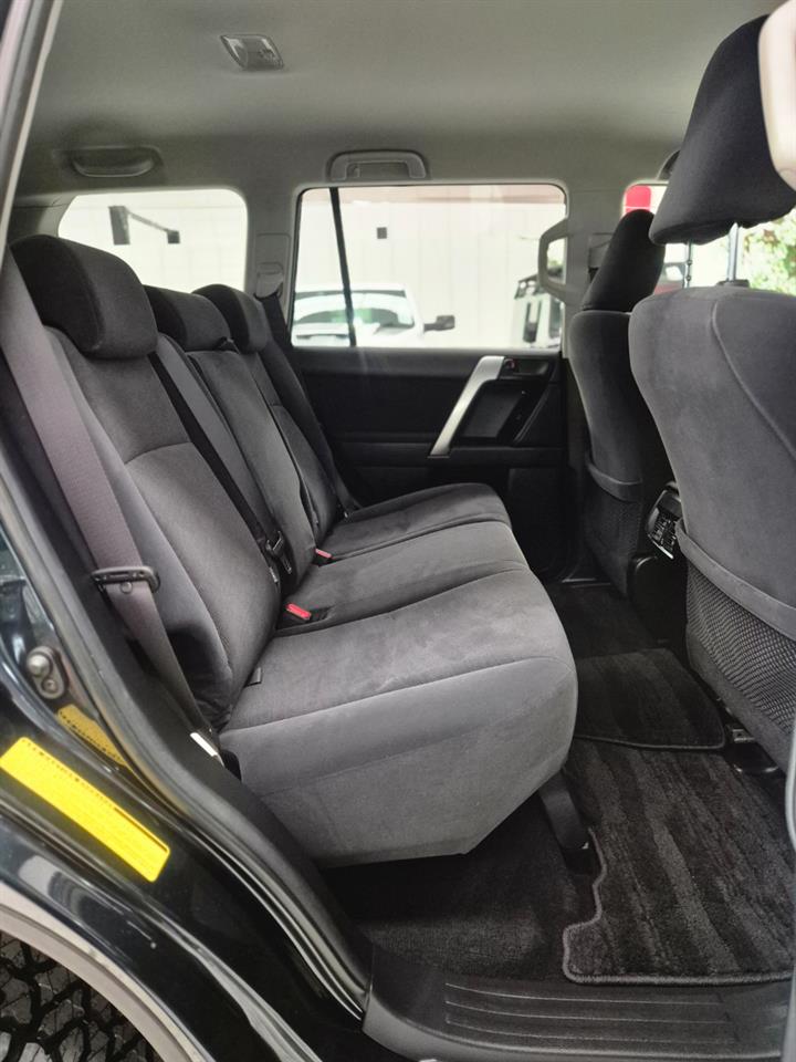 2016 Toyota Landcruiser thumbnail