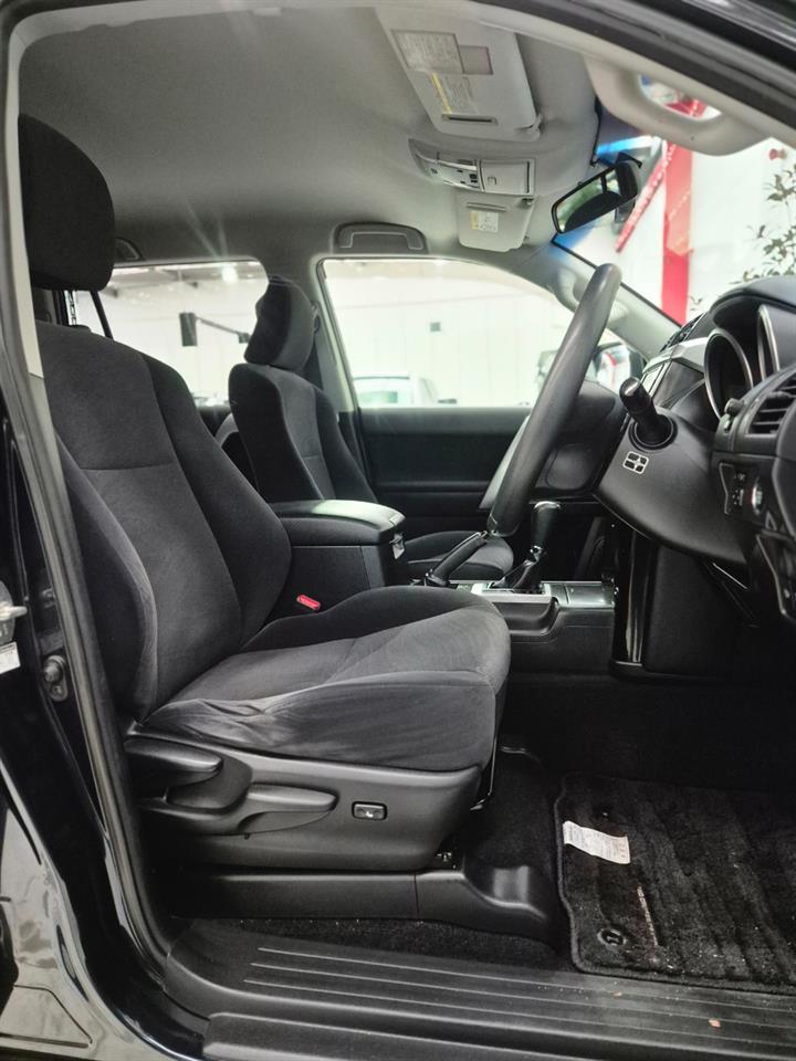 2016 Toyota Landcruiser thumbnail