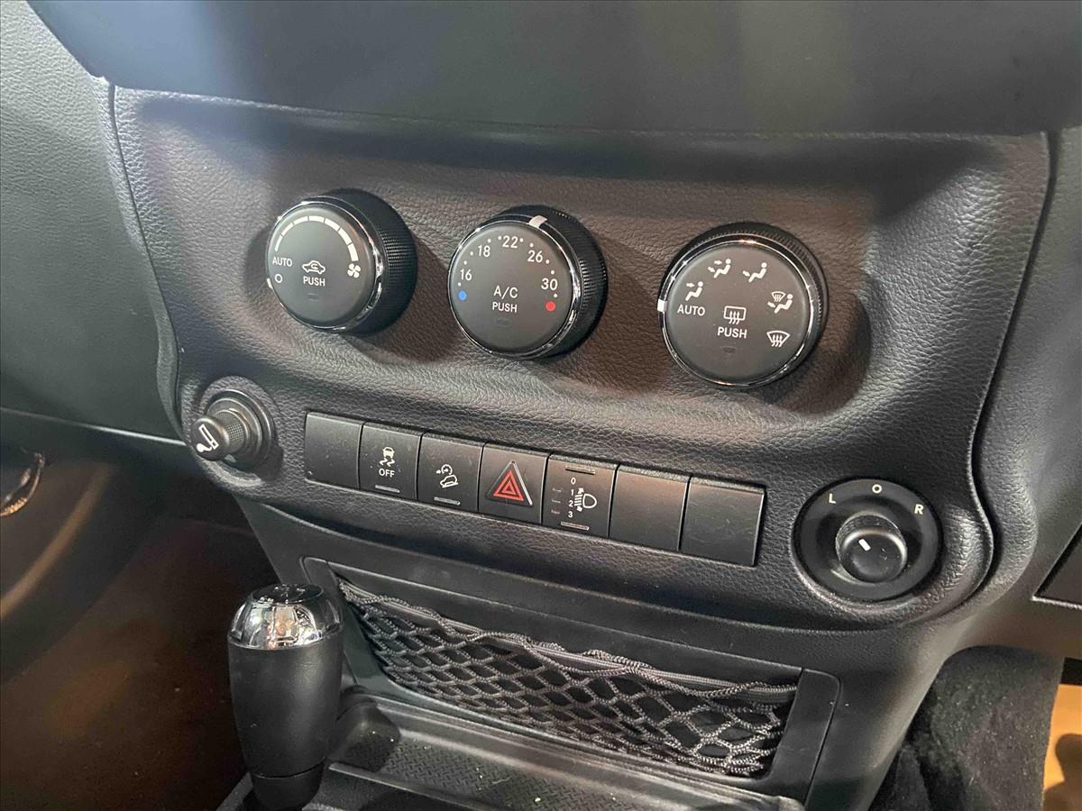 2017 Jeep WRANGLER thumbnail