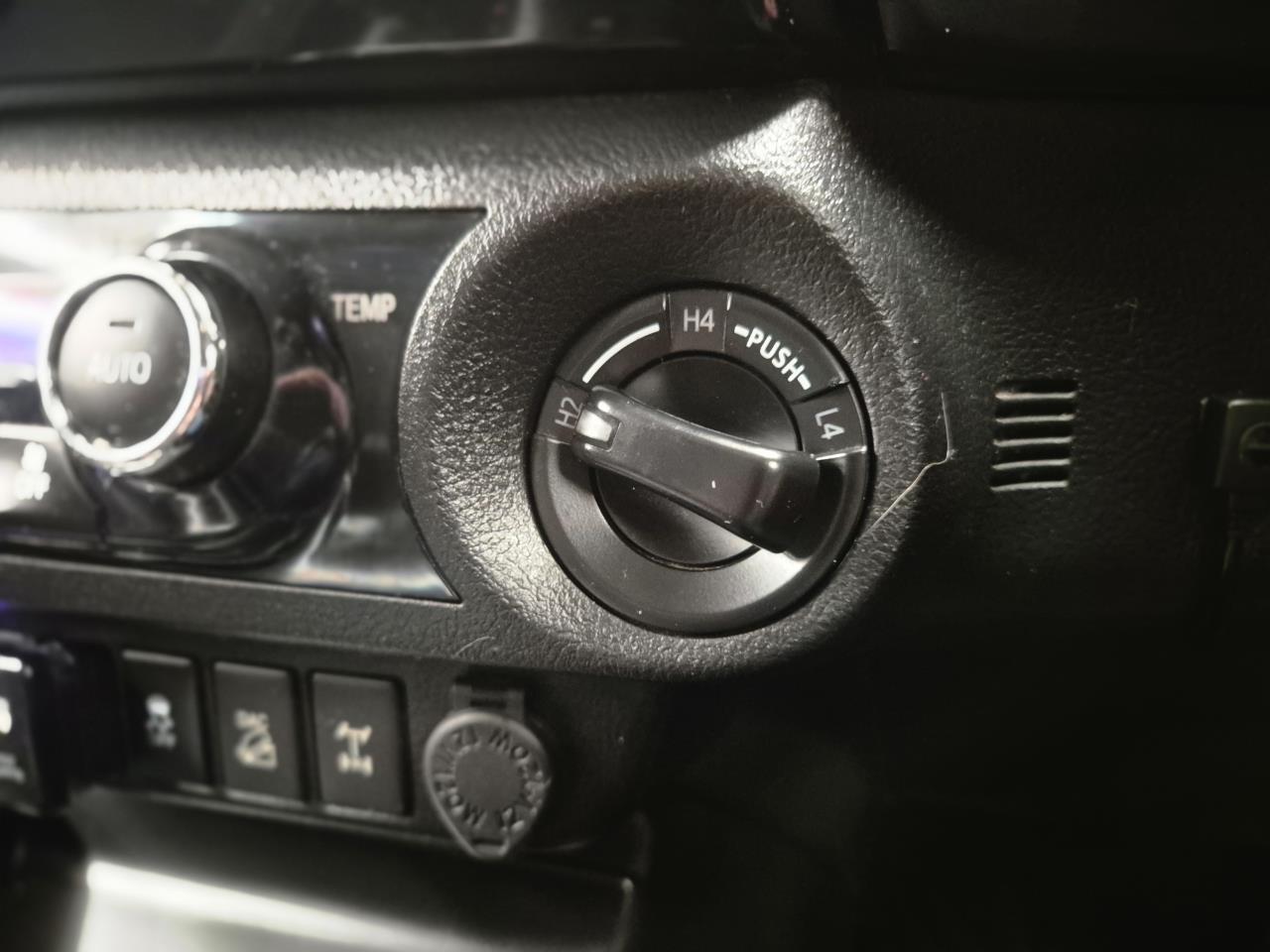 2018 Toyota Hilux thumbnail