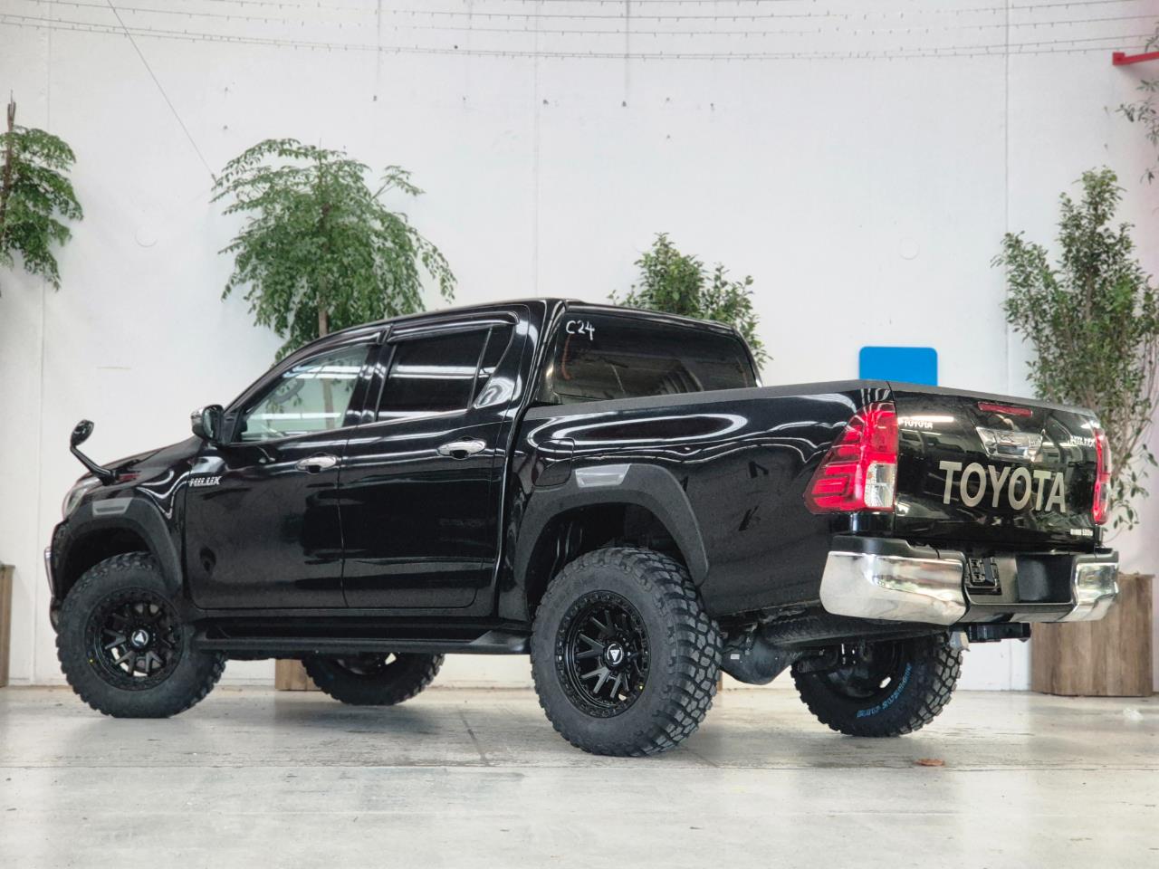 2018 Toyota Hilux thumbnail