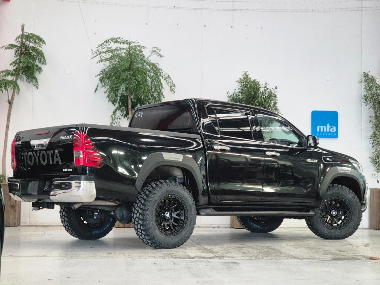 2018 Toyota Hilux thumbnail