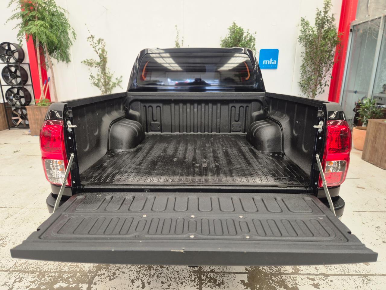 2018 Toyota Hilux thumbnail