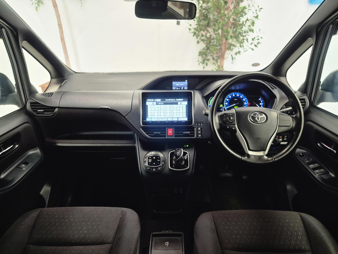 2014 Toyota Voxy thumbnail
