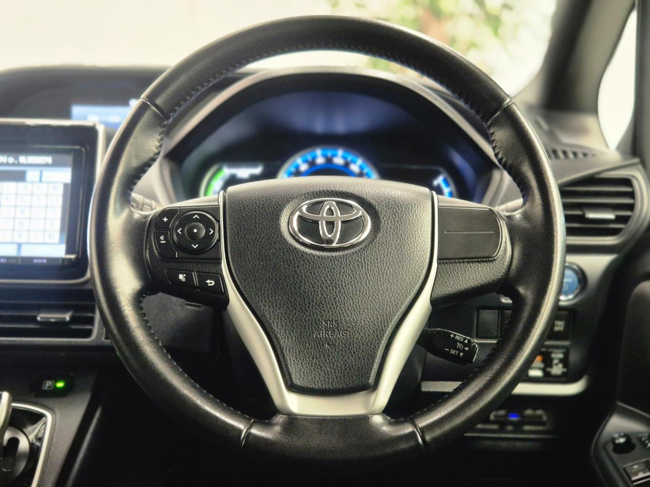 2014 Toyota Voxy thumbnail