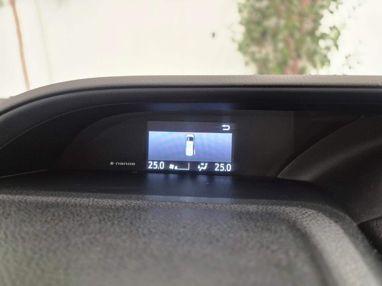 2014 Toyota Voxy thumbnail