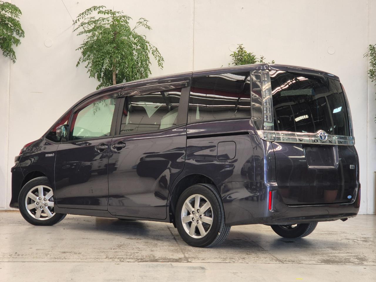 2014 Toyota Voxy thumbnail