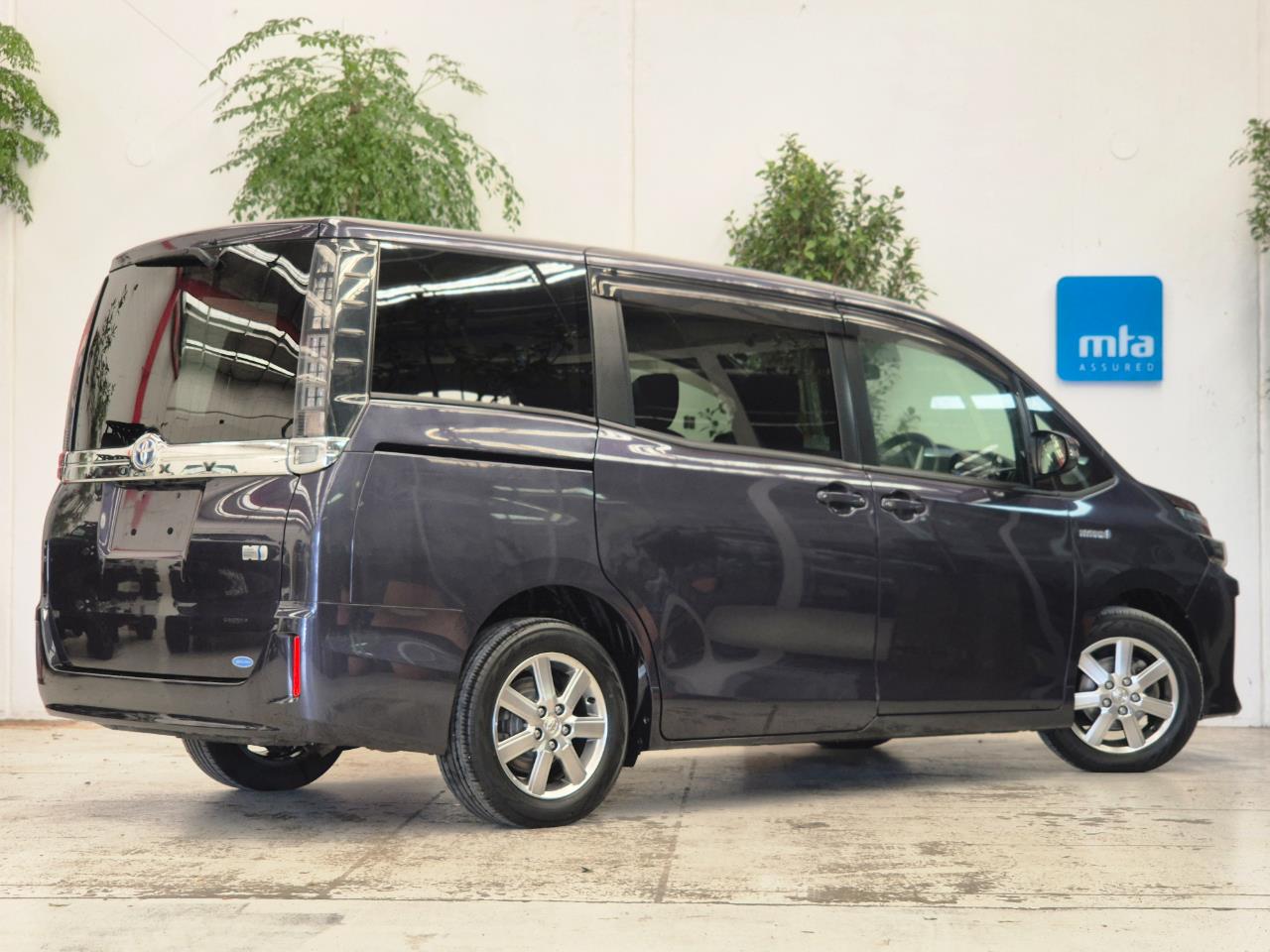 2014 Toyota Voxy thumbnail