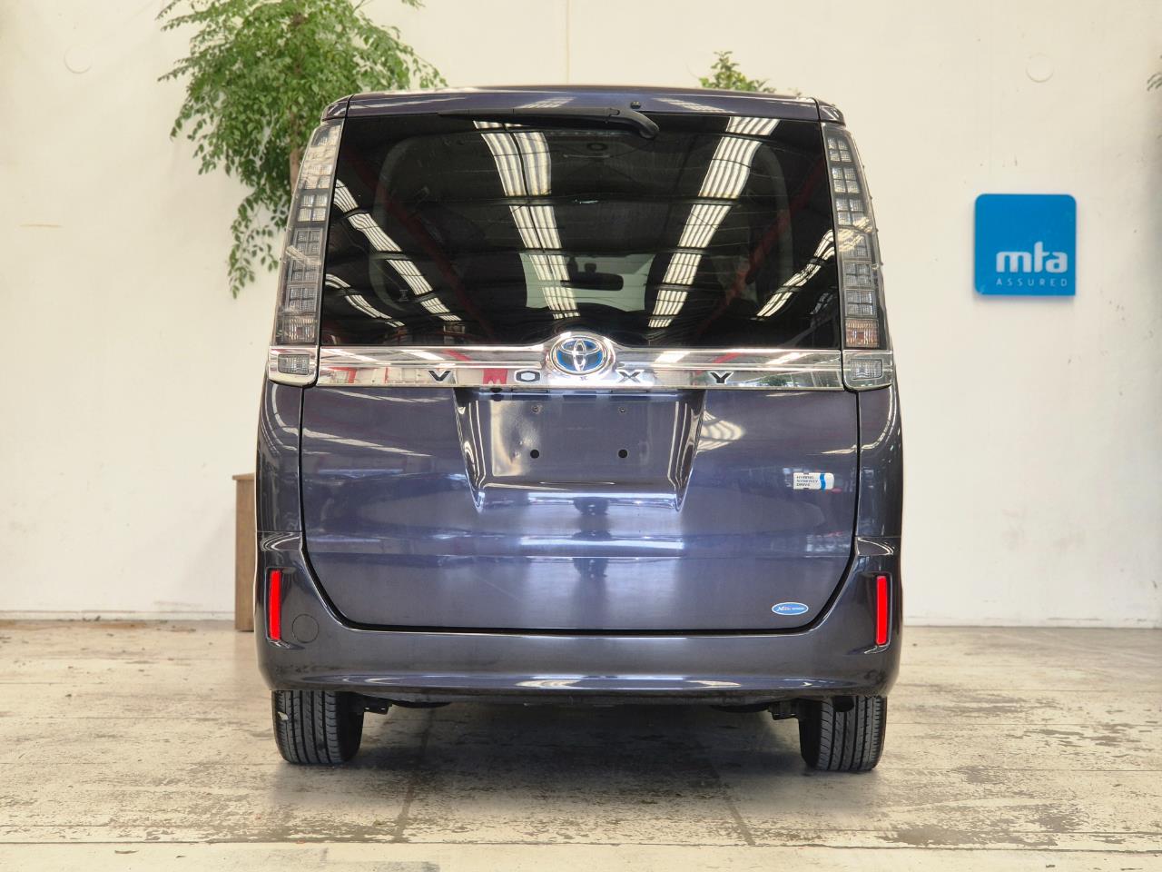 2014 Toyota Voxy thumbnail