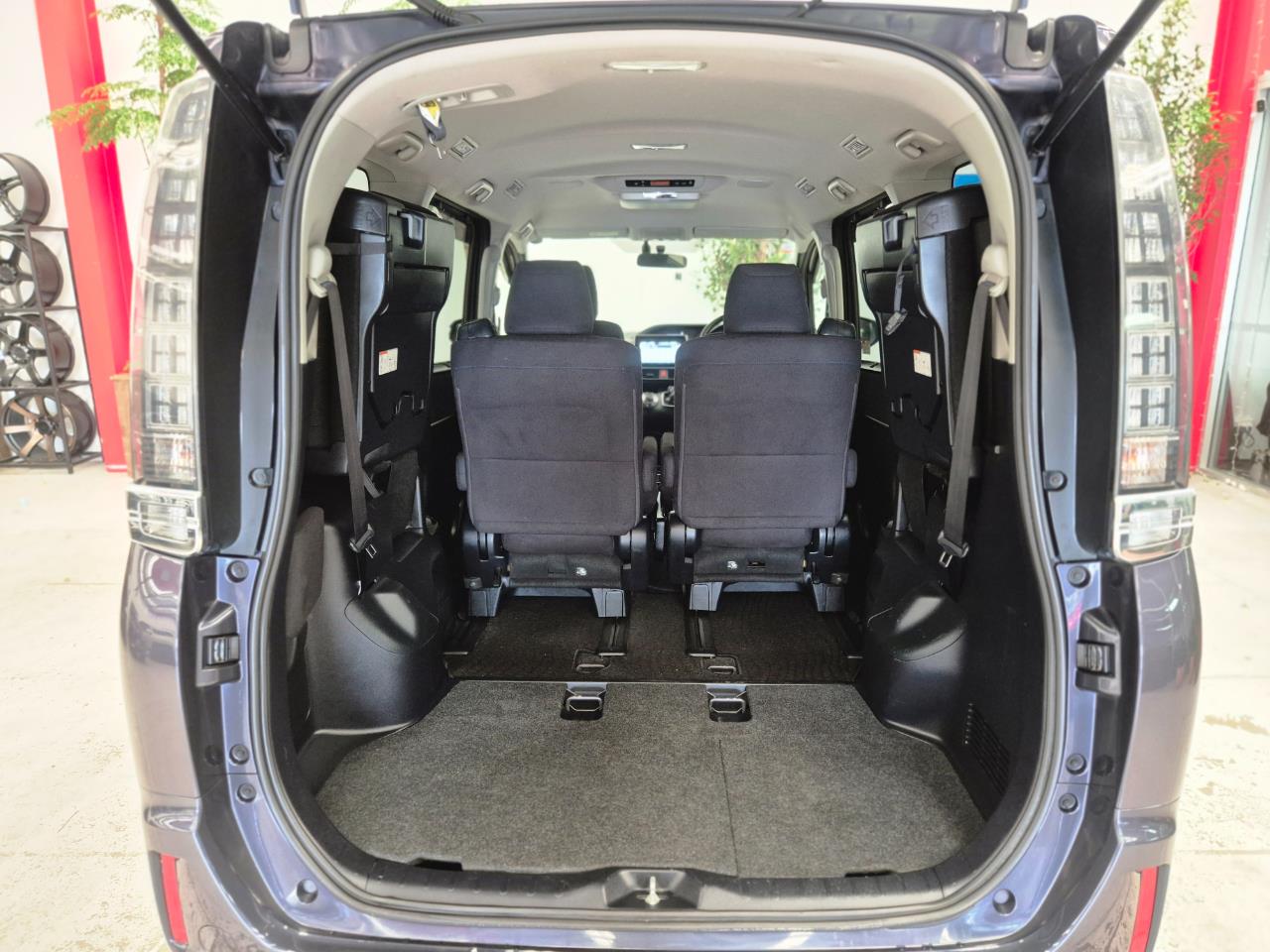 2014 Toyota Voxy thumbnail