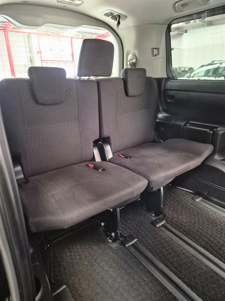 2014 Toyota Voxy thumbnail