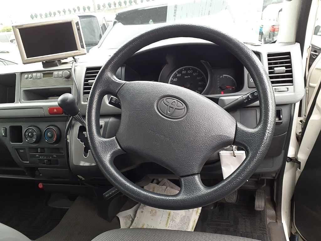 2006 Toyota Hiace thumbnail