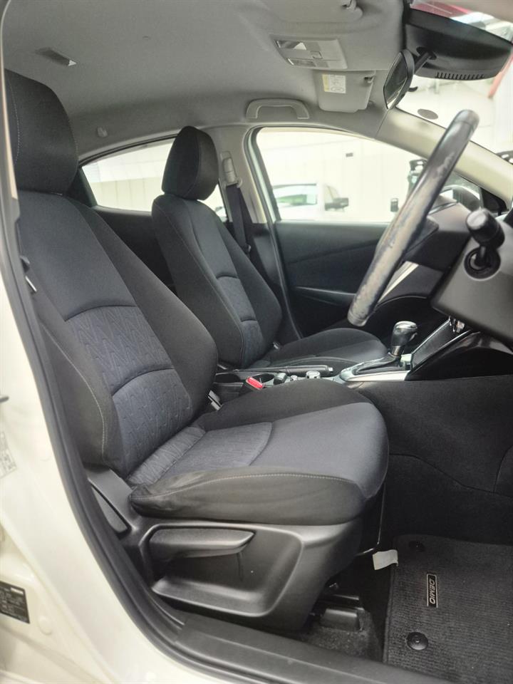 2014 Mazda Demio thumbnail