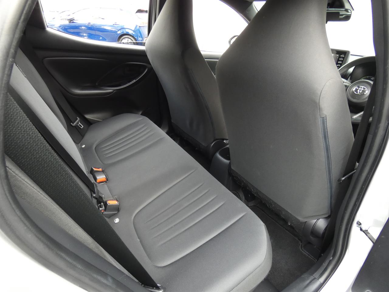 2021 Toyota YARIS thumbnail
