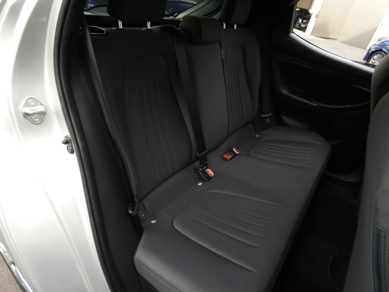 2021 Toyota YARIS thumbnail