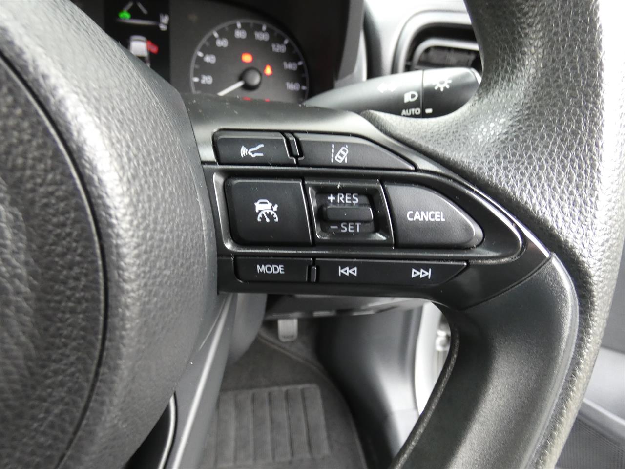 2021 Toyota YARIS thumbnail