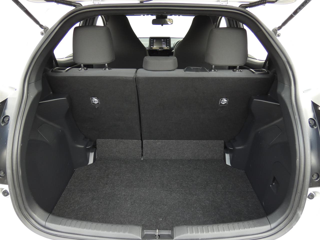 2021 Toyota YARIS thumbnail