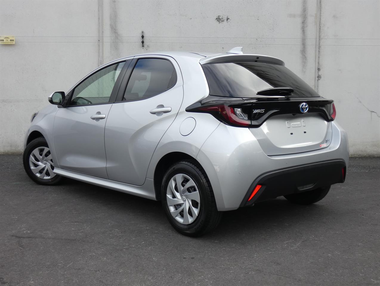 2021 Toyota YARIS thumbnail