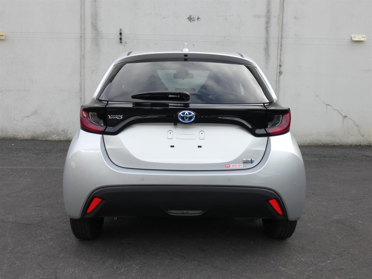 2021 Toyota YARIS thumbnail