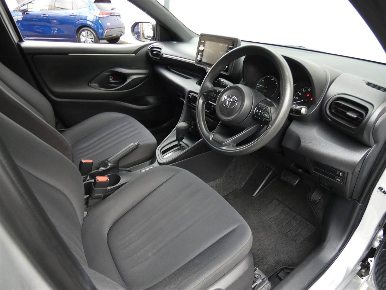 2021 Toyota YARIS thumbnail