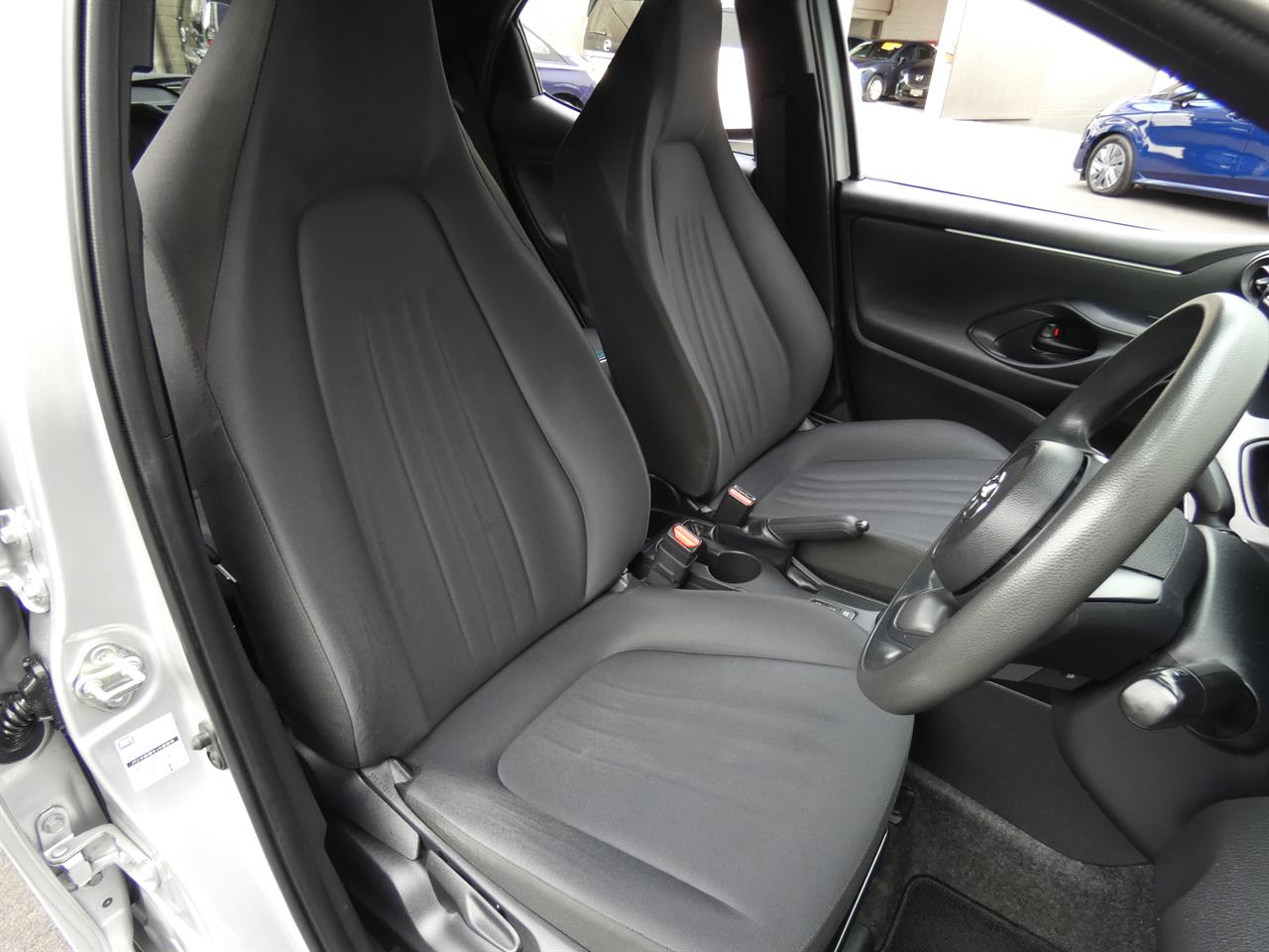 2021 Toyota YARIS thumbnail