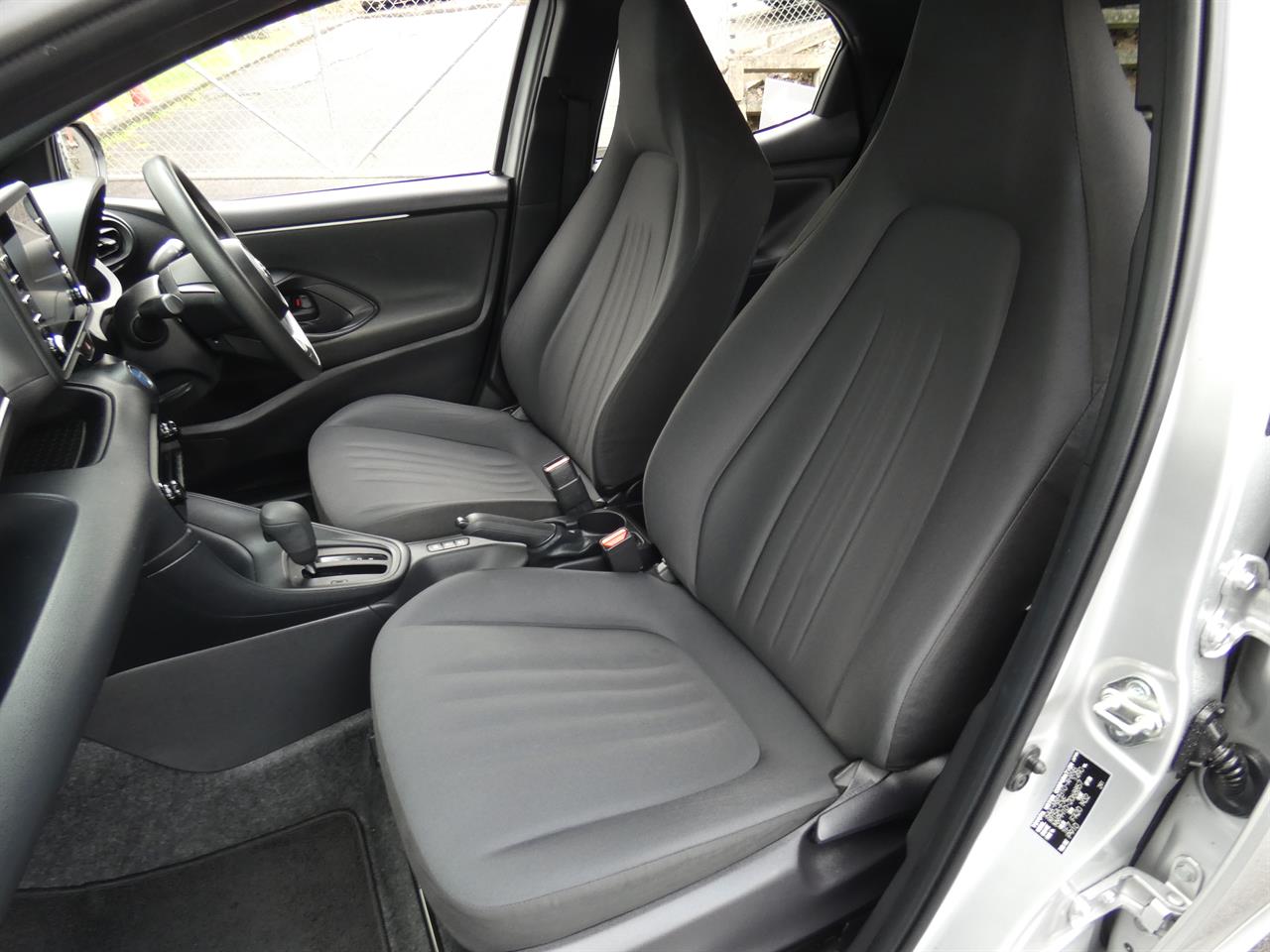 2021 Toyota YARIS thumbnail