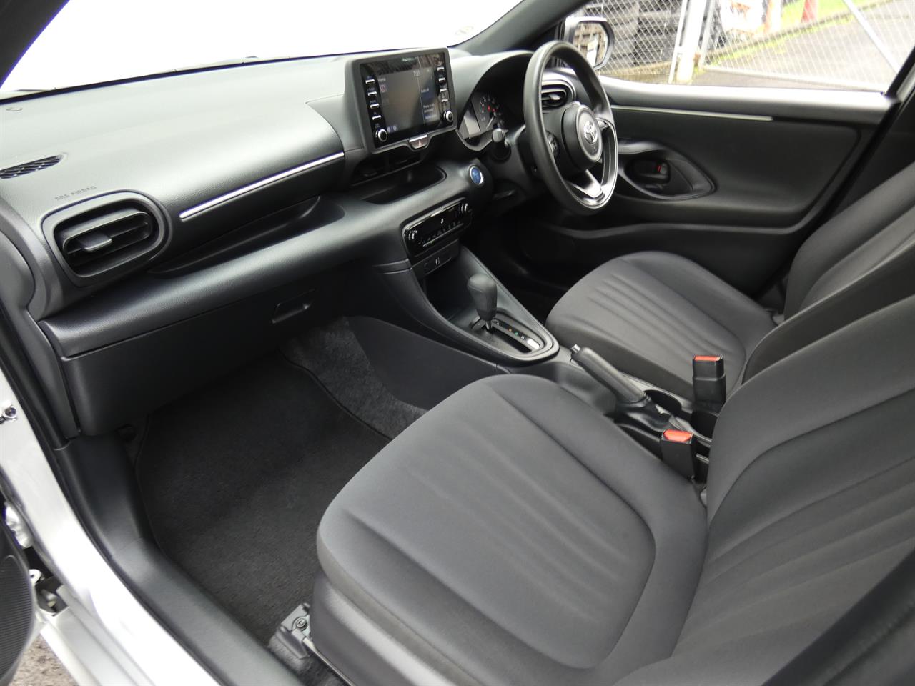 2021 Toyota YARIS thumbnail